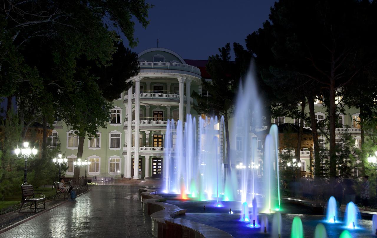Bahoriston Hotel Guliston Εξωτερικό φωτογραφία